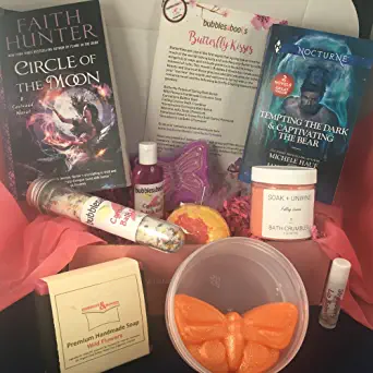 Bubbles & Books - Premium reading and relaxation subscription box: historical romance